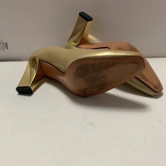 ST JOHN GOLD METALLIC PUMPS Size 6B - Picture 8 of 9